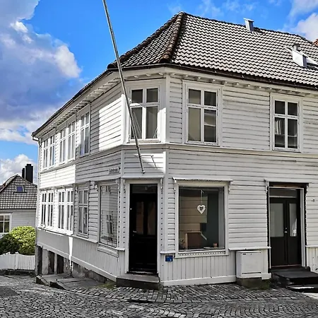 Large Supercentral Apartment *