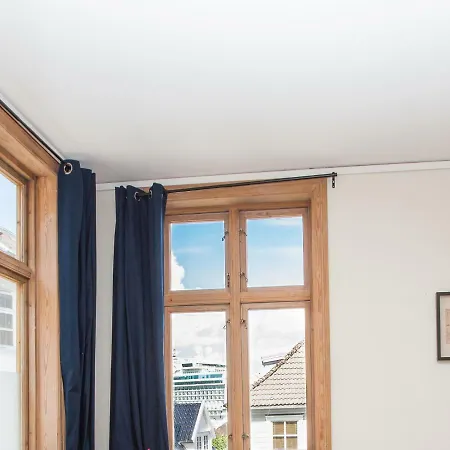 Large Supercentral Apartment *